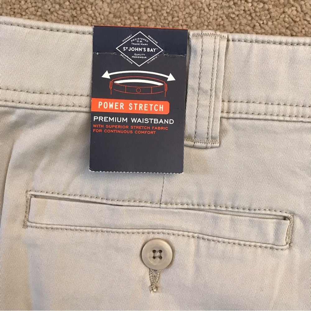 St Johns Bay Mens Cargo Shorts NEW Size 40 Comfort Stretch Putty Off White - Picture 10 of 10